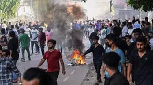 Adarsh Swarajya | बांग्लादेशात आरक्षण विरोधी आंदोलनात 25 जणांचा मृत्यू