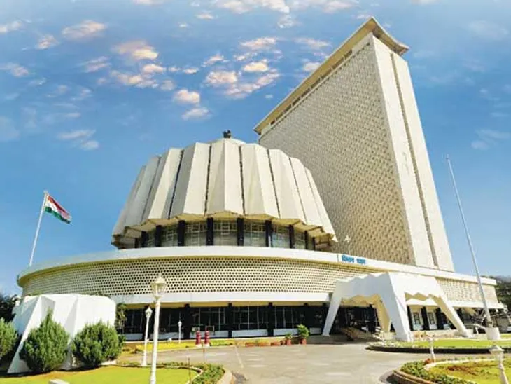 Adarsh Swarajya | अवैध गौण खनिज उत्खनन करणाऱ्यांवर सरकारचा बडगा!