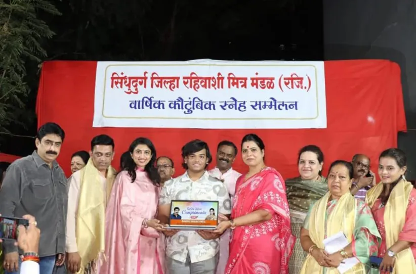 Adarsh Swarajya | स्वर्गीय दिना बामा पाटील प्रतिष्ठान तर्फे गुणवंत...