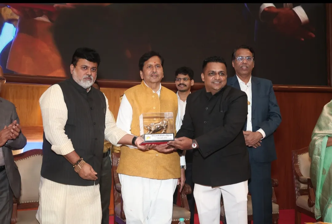 Adarsh Swarajya | सन्मान हा यशाचा थांबा नसून,  पुढील यशाची सुरुवात असते...