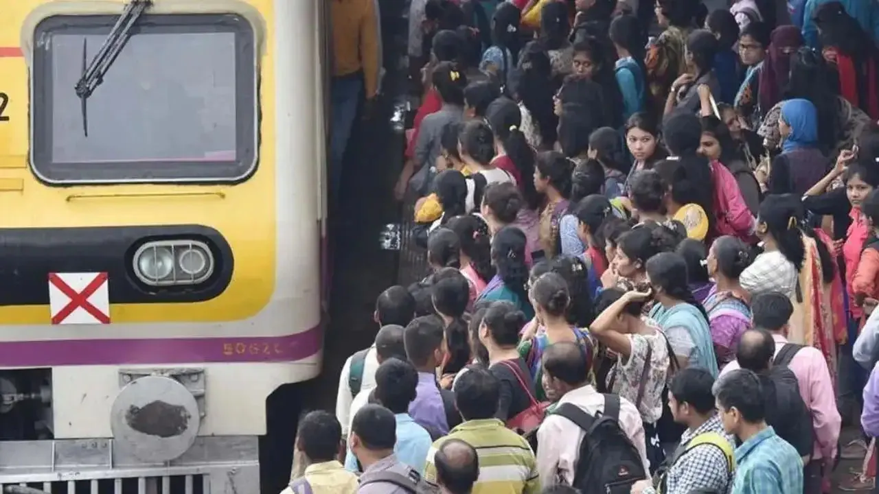 Adarsh Swarajya | मुंबईत सरकारी आणि कॉर्पोरेट कार्यालयांच्या वेळा...