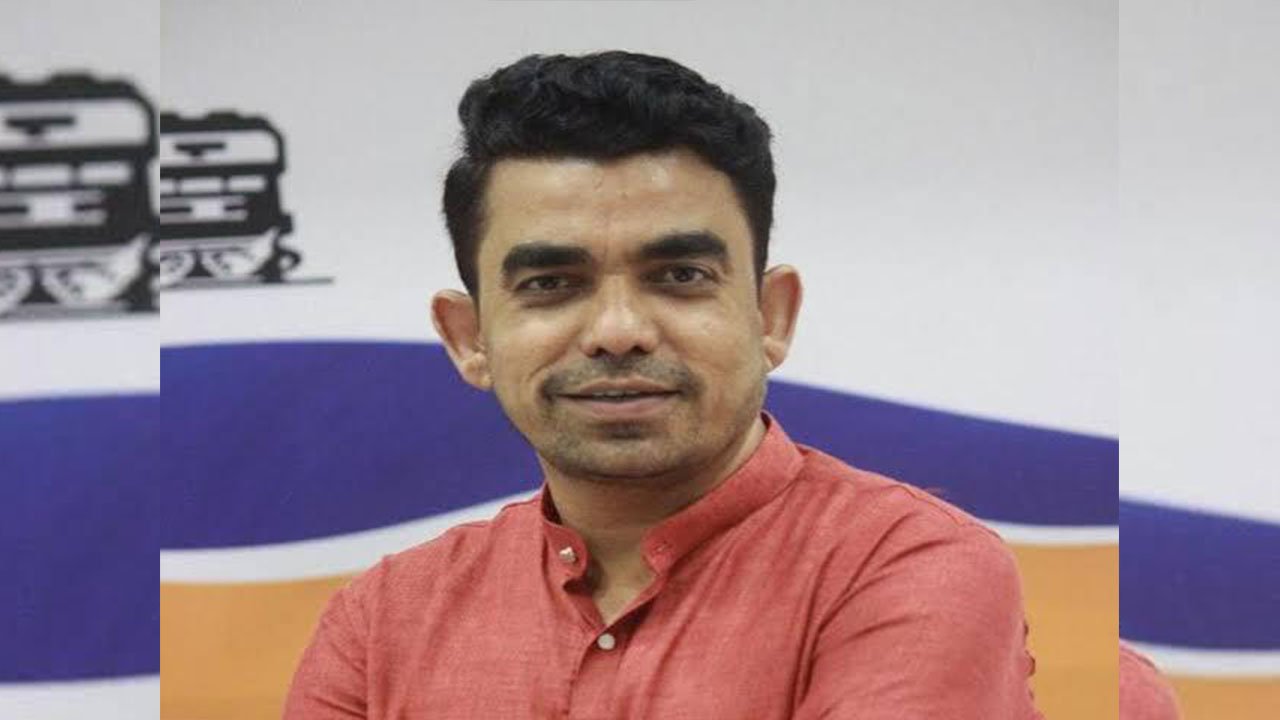 Adarsh Swarajya | शहरअध्यक्षांनीच फासले मनसेच्या प्रतिमेला काळे