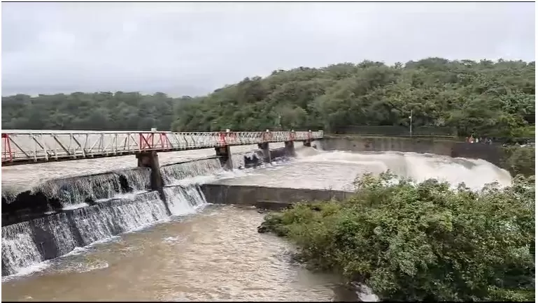 Adarsh Swarajya | धरणाच्या पाणी पातळीत वाढ