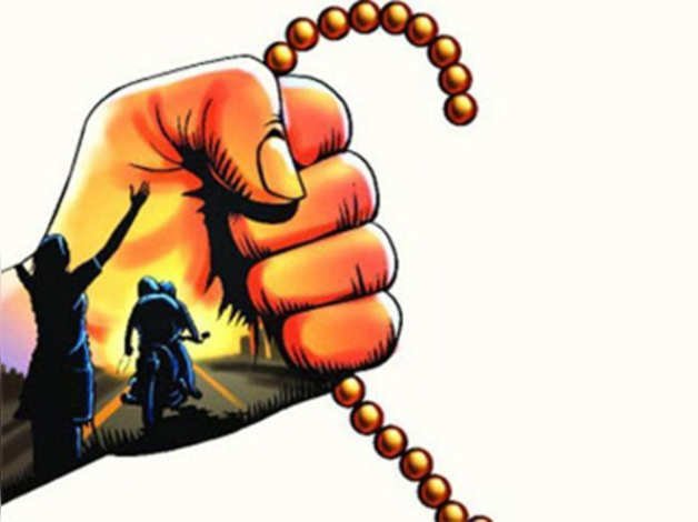 Adarsh Swarajya | नगरसेविकेचे दागिने लुटले