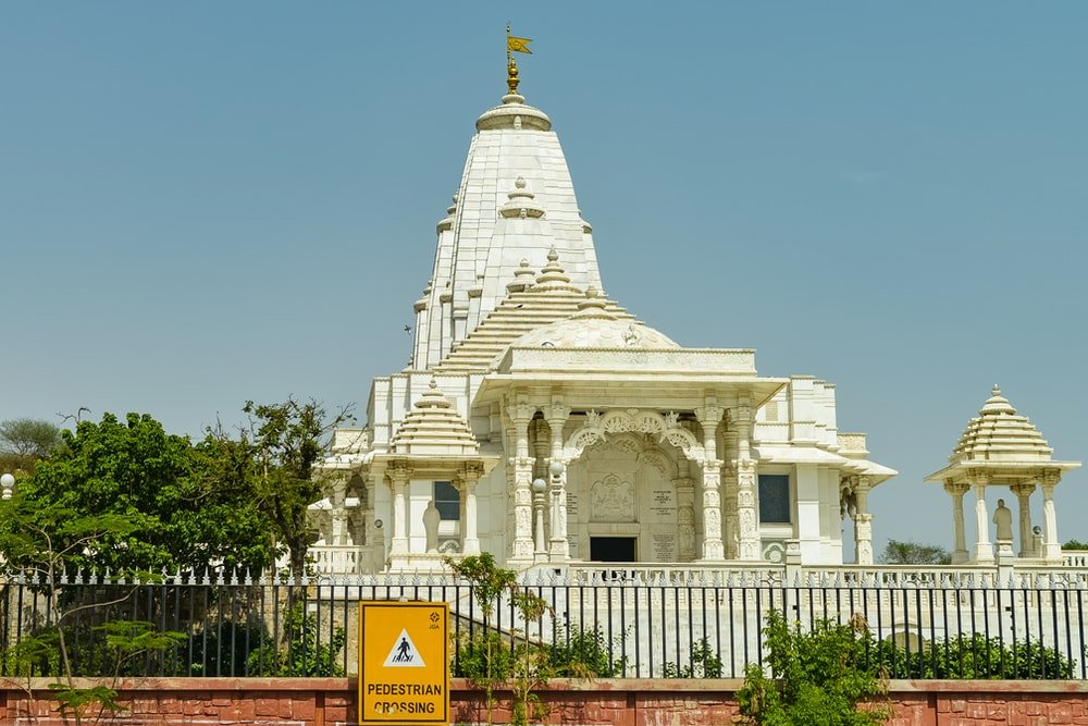 Adarsh Swarajya | मंदिरात चोरी करणार्‍या टोळीचा पर्दाफाश