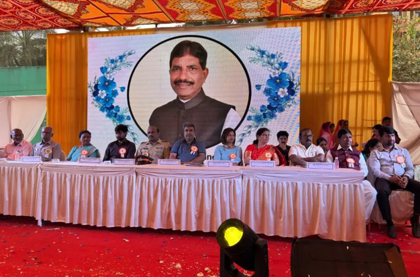 Adarsh Swarajya | महात्मा फुले एज्युकेशन ट्रस्टमध्ये भव्य व रंगारंग...