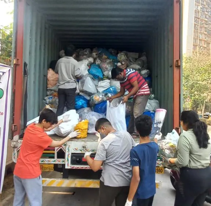 Adarsh Swarajya | अथक फाउंडेशन कडून प्लास्टिक कलेक्शन ड्राईव्ह चे शतक...