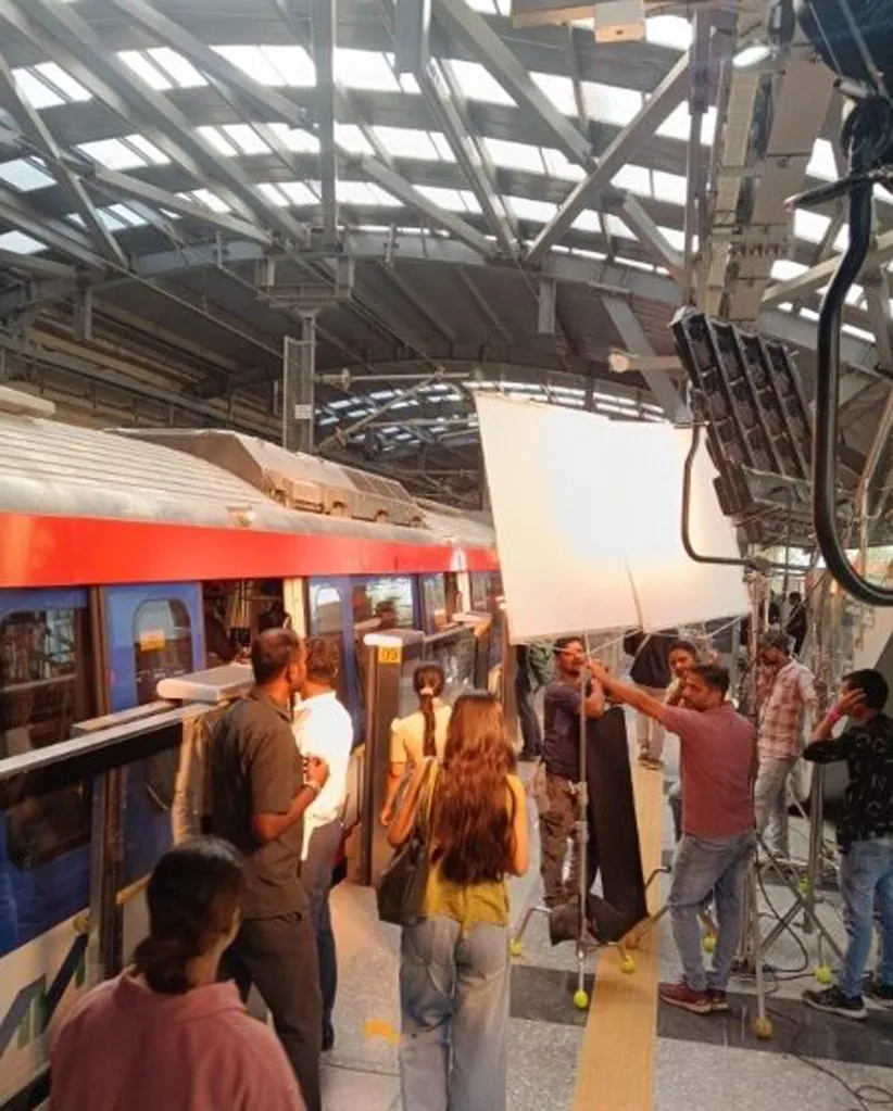 Adarsh Swarajya | लोकार्पणानंतर मुंबई मेट्रो लाईन 2B वर पहिल्यांदाच...