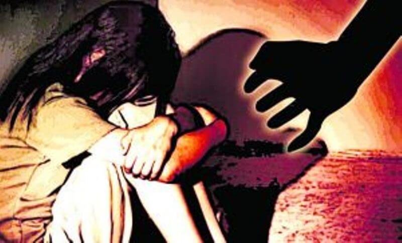 Adarsh Swarajya | अल्पवयीन मुलीवर अत्याचार करणारा अटकेत