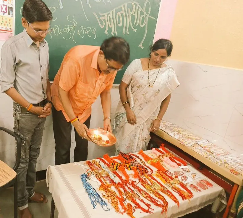 Adarsh Swarajya | कुर्ला येथून महिलांचा देशभक्त कार्यक्रम - जवानांसाठी...