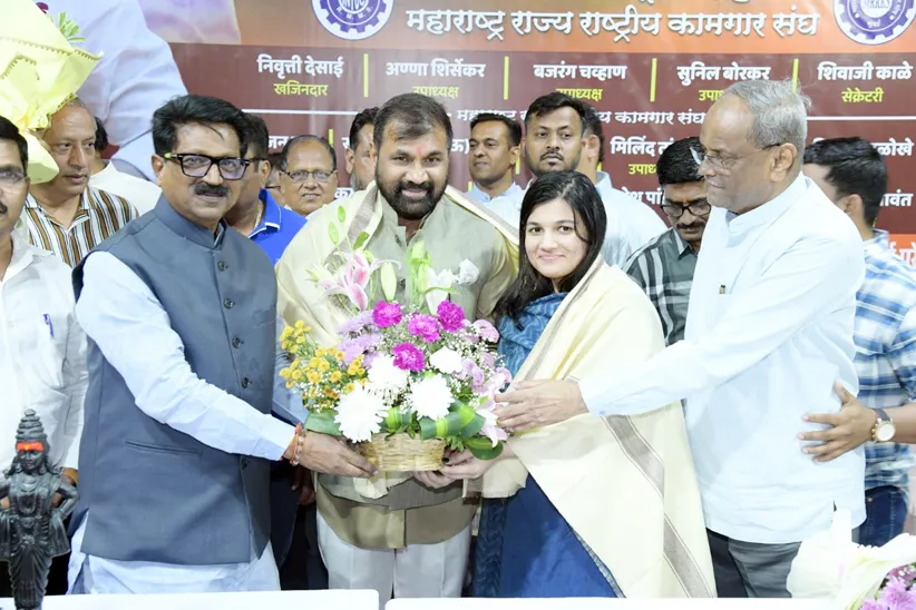 Adarsh Swarajya | सचिन अहिर सामान्यांच्या प्रश्नावर लढणारे लढाऊ...