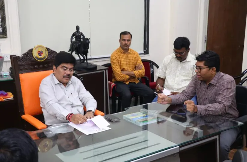 Adarsh Swarajya | आर-मध्य आणि आर-उत्तर प्रभाग समिती अध्यक्ष प्रकाश दरेकर...