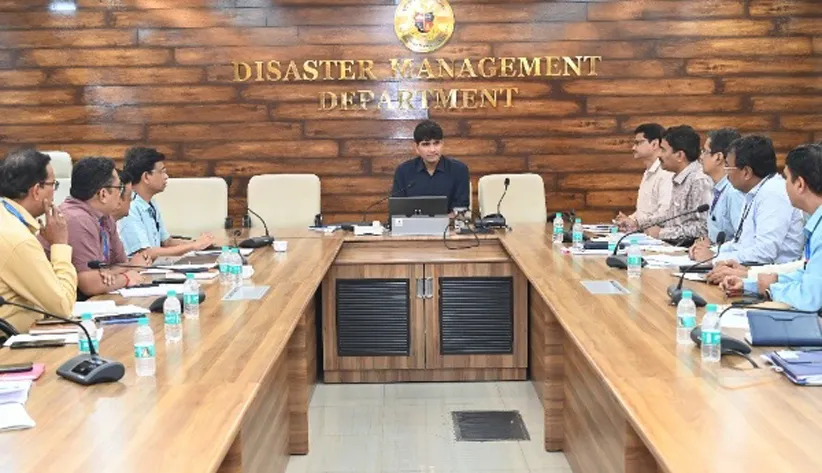 Adarsh Swarajya | दूषित पाणीपुरवठ्याच्या तक्रारींचा तातडीने व...