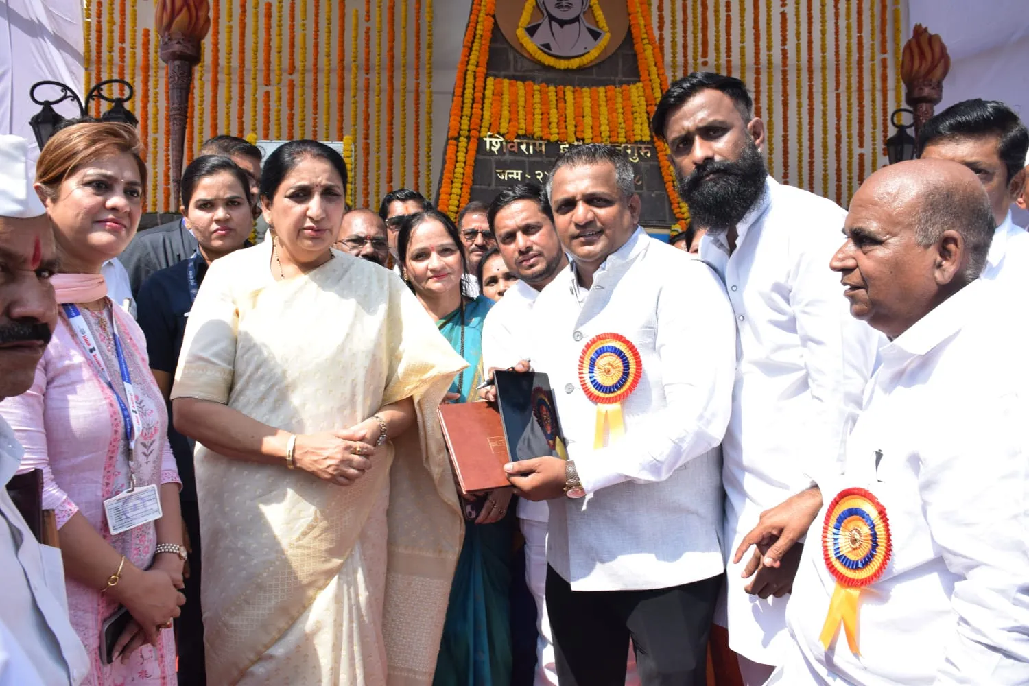 Adarsh Swarajya | क्रांतीवीरांना अभिवादन आणि पुणे जिल्हा रहिवासी सेवा...