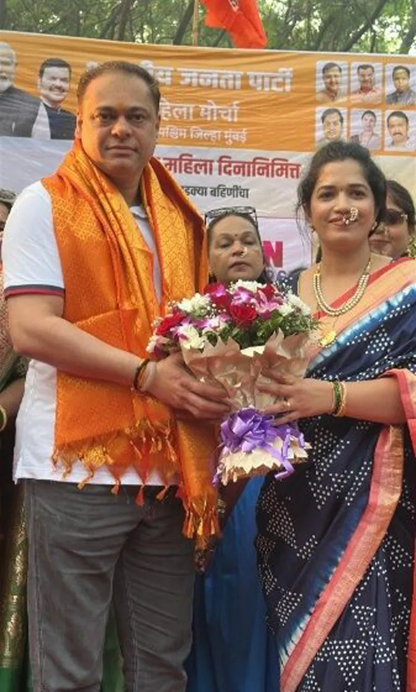 Adarsh Swarajya | आरे कॉलनीत भाजपच्या महिला मोर्चा आयोजित साडी...