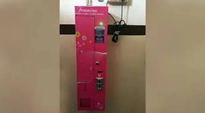 Adarsh Swarajya | मेट्रो-१ स्थानकांवर सॅनिटरी पॅड व्हेंडिंग मशीनची...