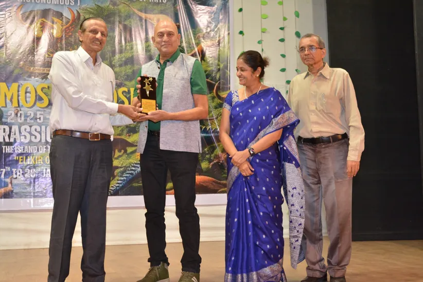 Adarsh Swarajya | करमणूक क्षेत्रात यश मिळविण्यासाठी अथक परिश्रम आवश्यक –...