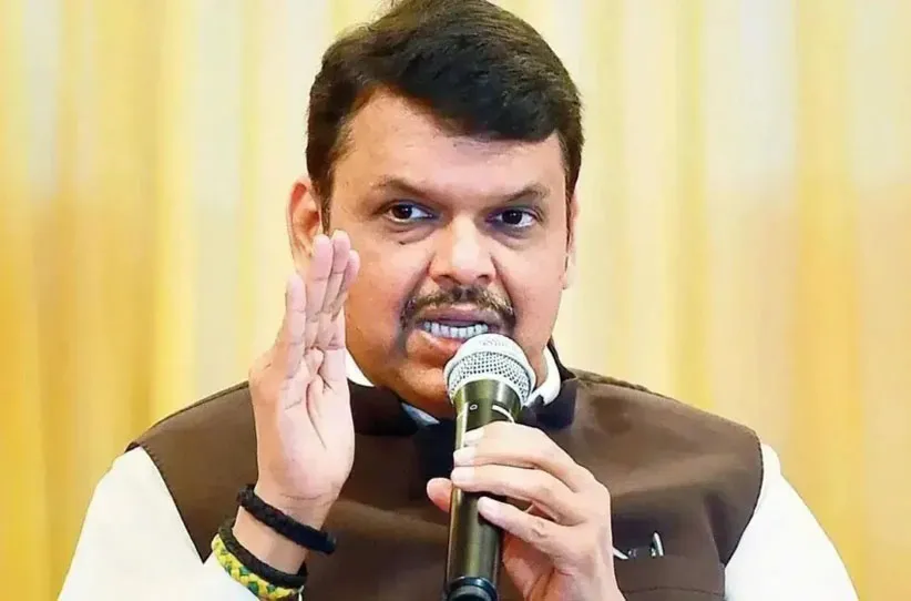 Adarsh Swarajya | देवेंद्र फडणवीस यांचे राहुल गांधींना सडेतोड उत्तर