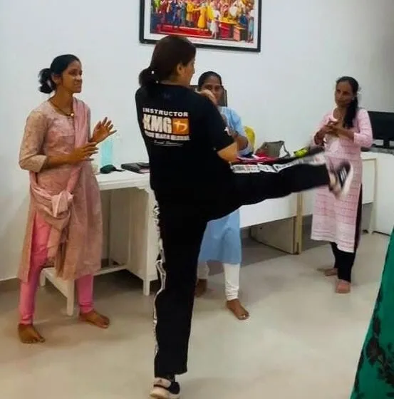Adarsh Swarajya | सेल्फ डिफेन्स शिबिराला उत्स्फूर्त प्रतिसाद